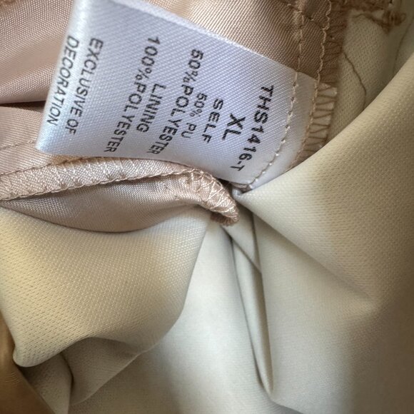 THML Faux Leather Shorts - SeveraL Sizes - Picture 4 of 9